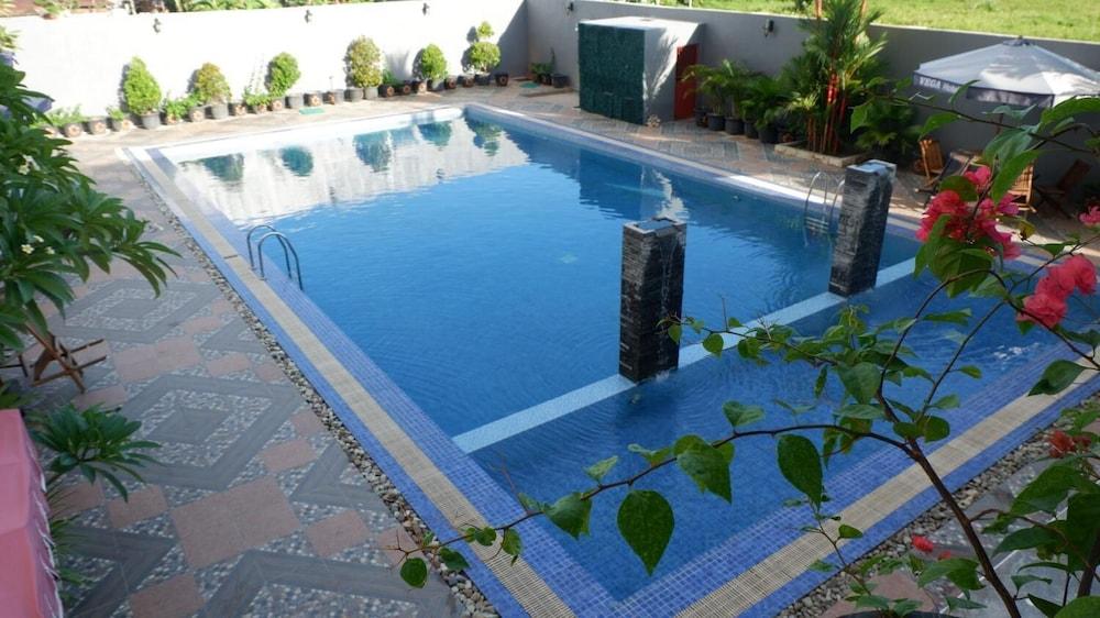 Vega Prime Hotel & Convention Sorong Eksteriør bilde