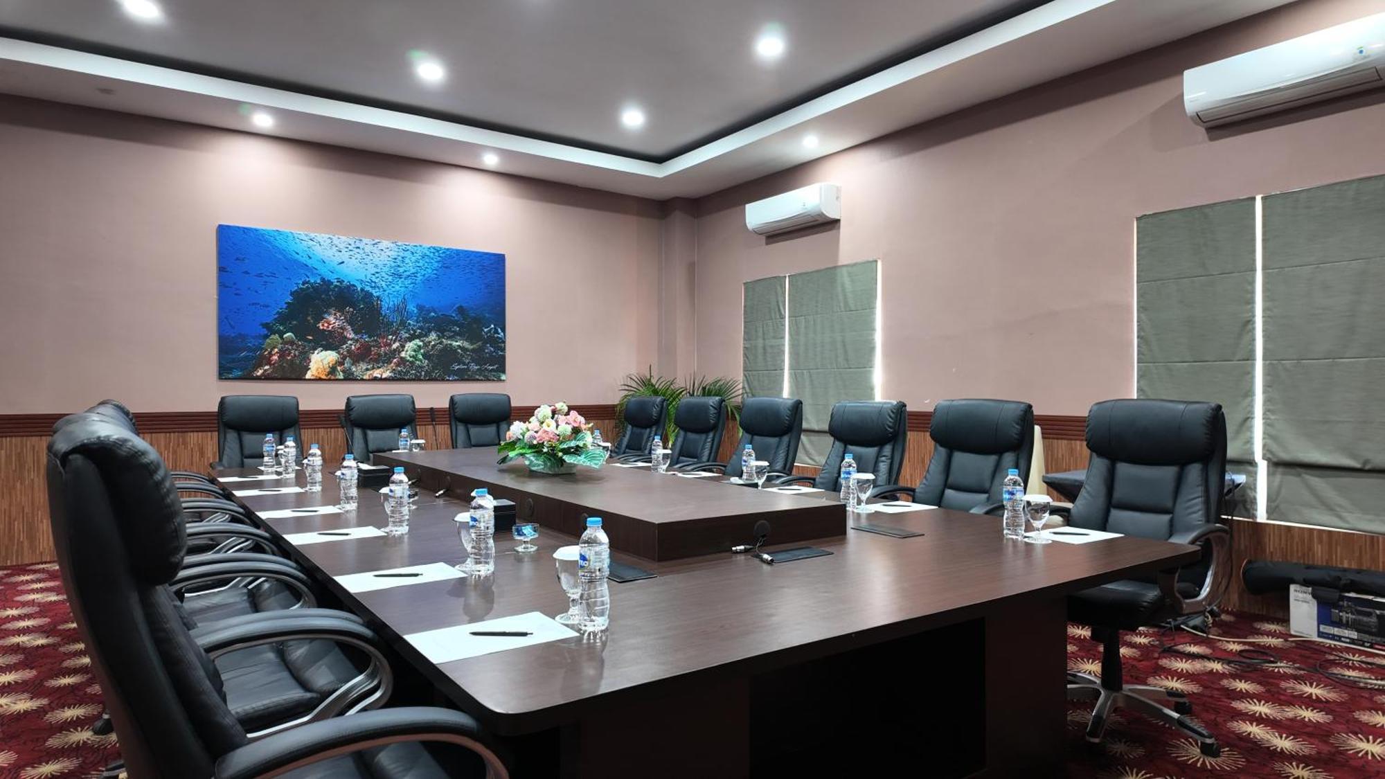 Vega Prime Hotel & Convention Sorong Eksteriør bilde