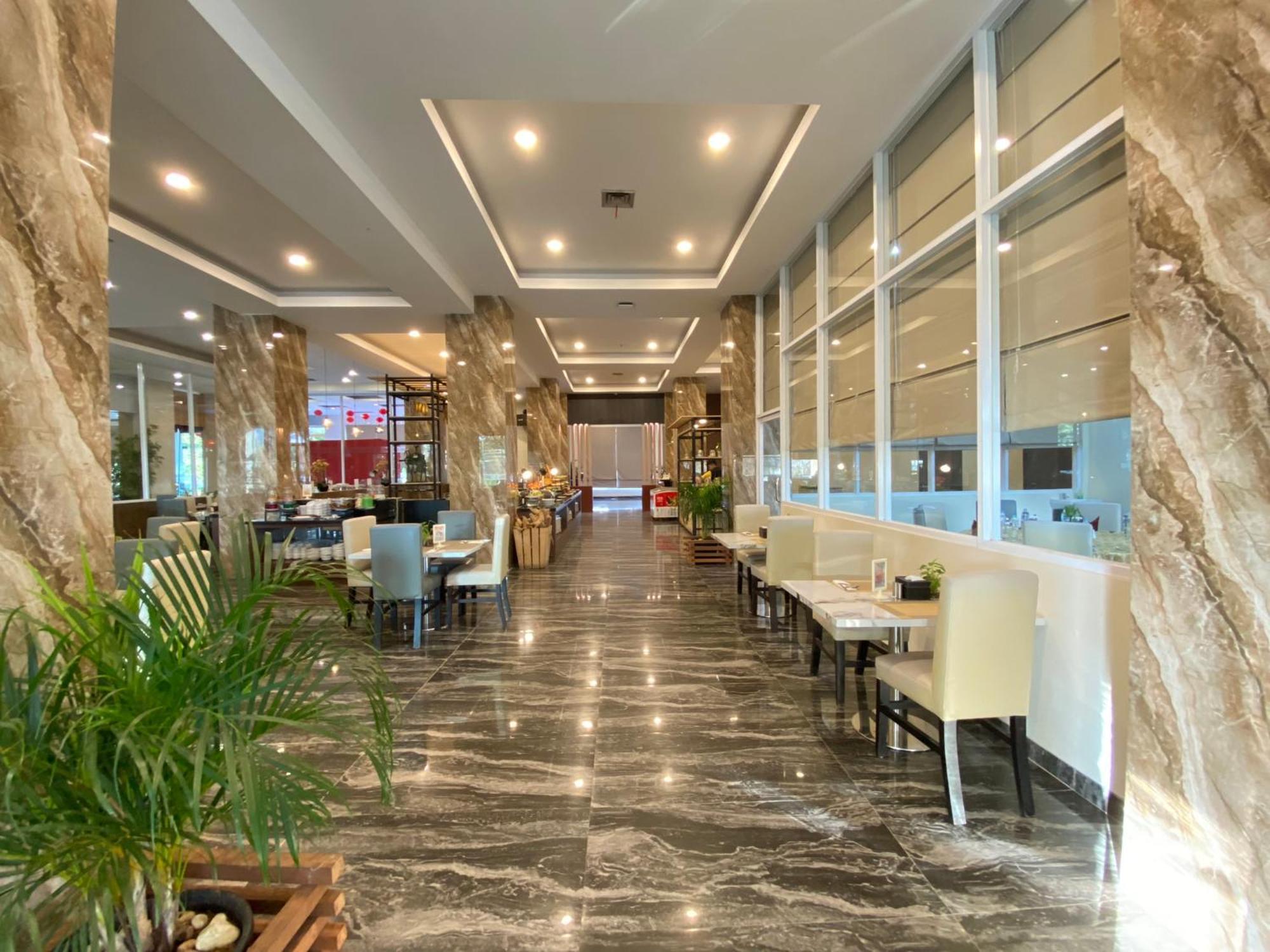 Vega Prime Hotel & Convention Sorong Eksteriør bilde