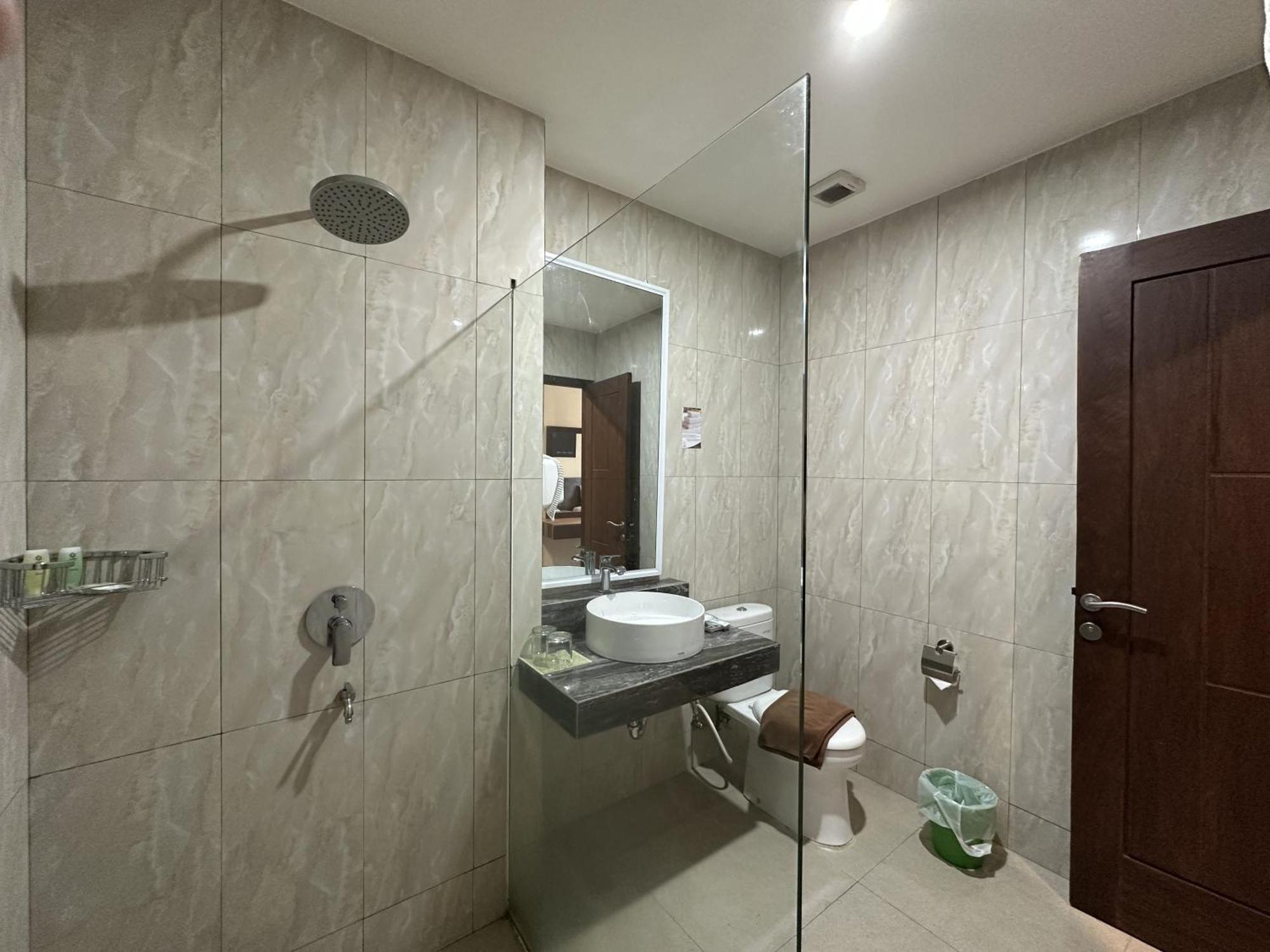Vega Prime Hotel & Convention Sorong Eksteriør bilde